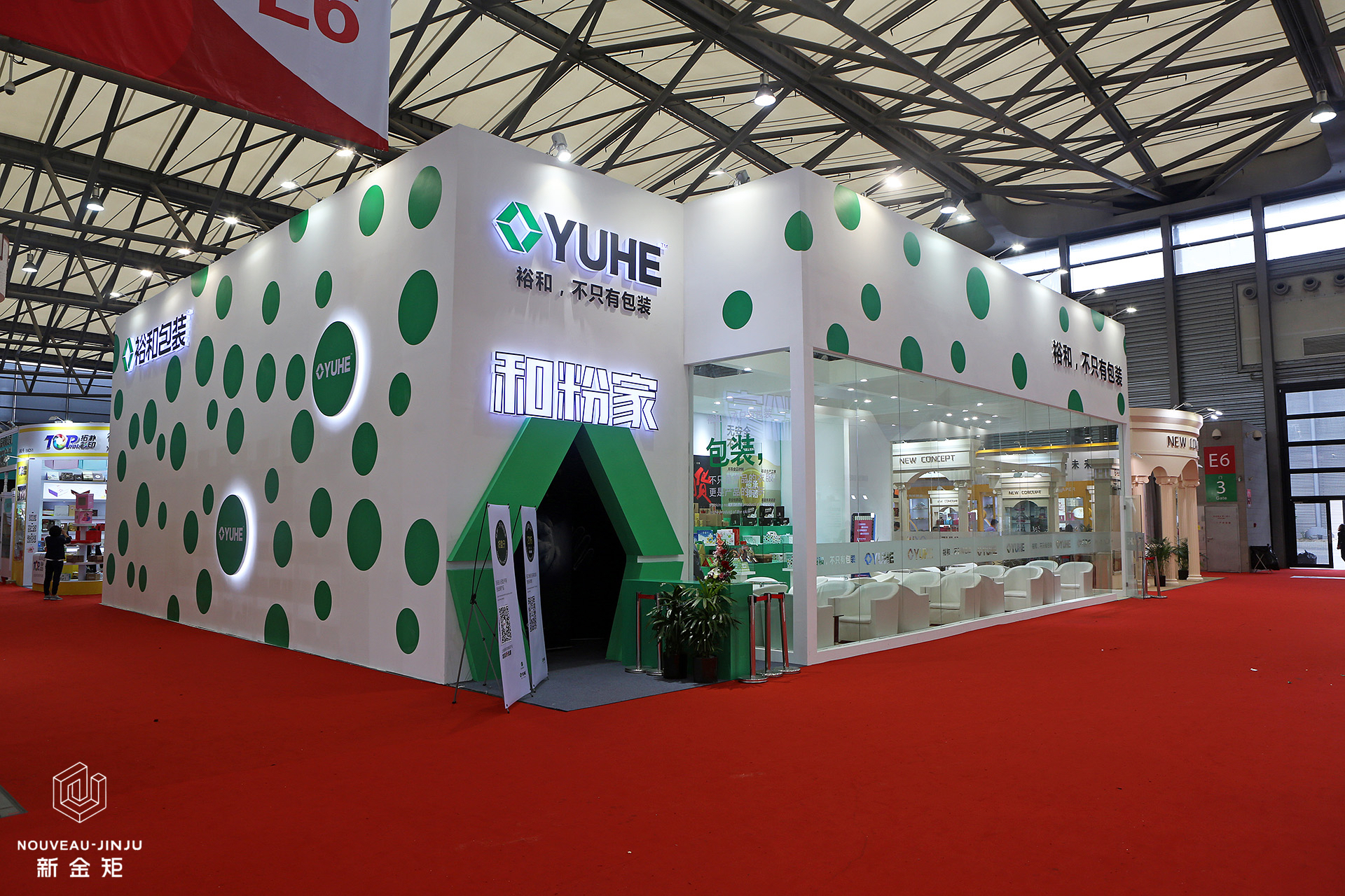 驚艷全場！這個展位堪稱藝術(shù)與企業(yè)的完美結(jié)合！
